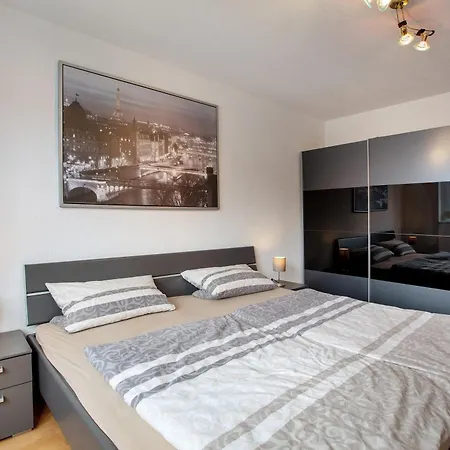 Haus Castellbergblick Mit Balkon 아파트